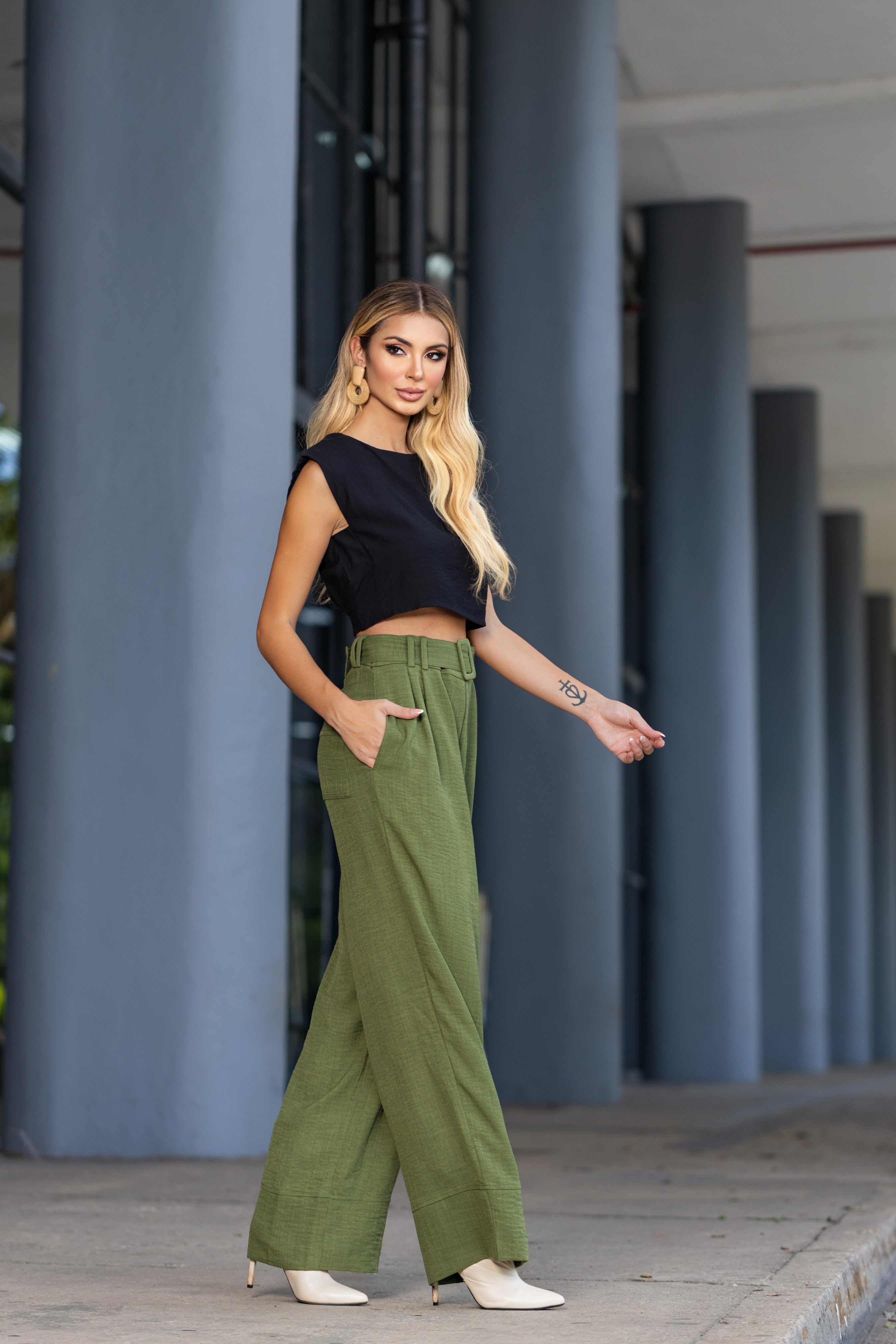 Top Cropped Laura