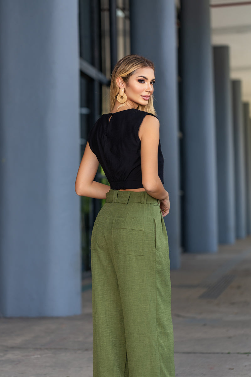 Top Cropped Laura